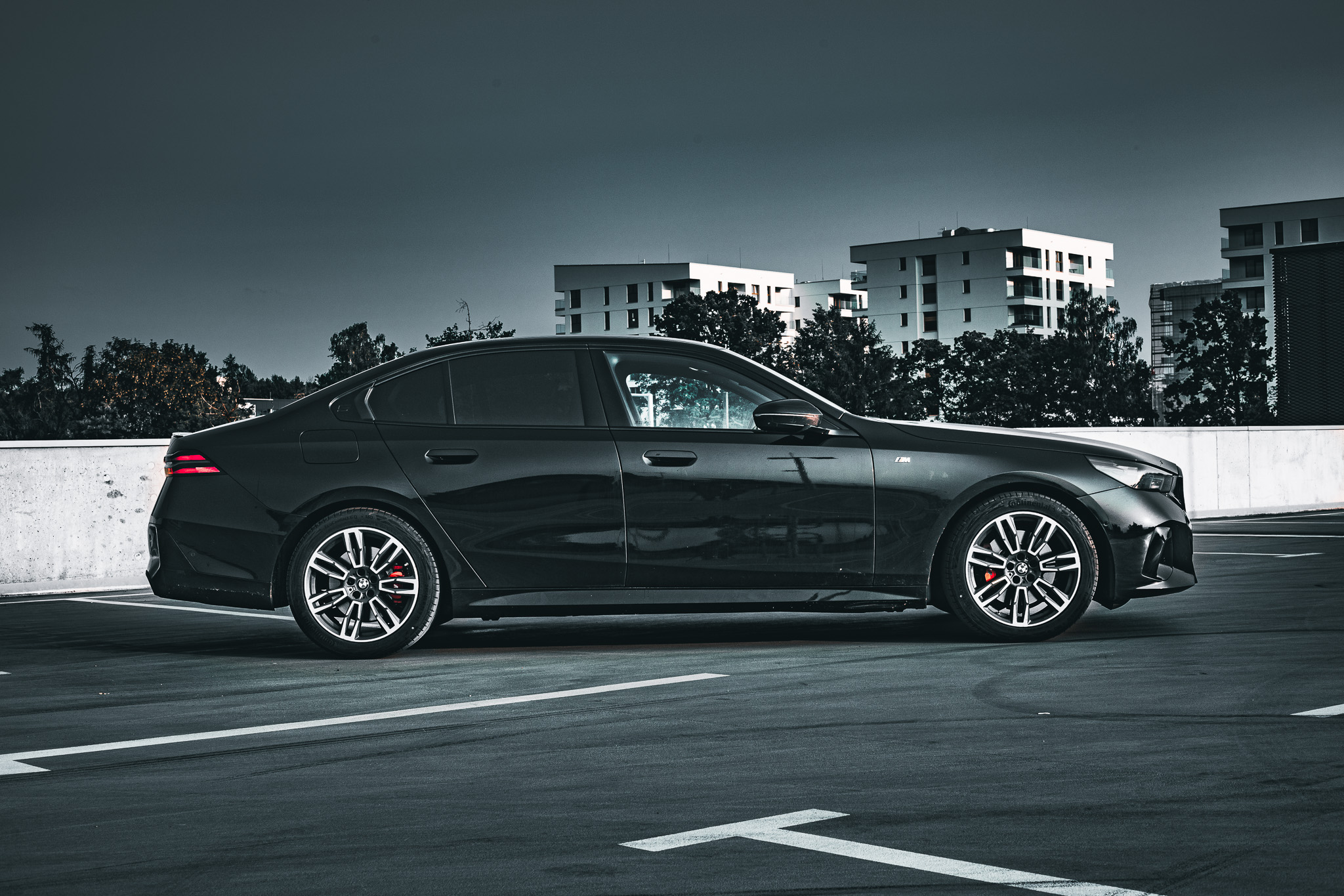 BMW 520d wynajem Katowice – widok z boku